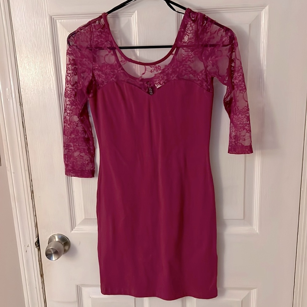 NWOT H&M Divided fuchsia bodycon dress w/lace top & sweetheart neckline Size: 4